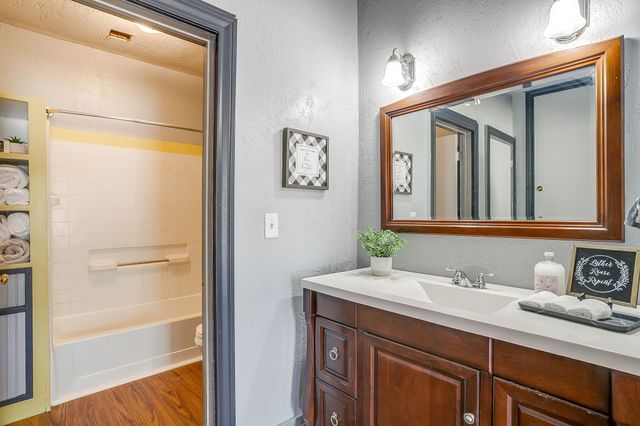 515 W Bridge Street, Weatherford, TX 76086