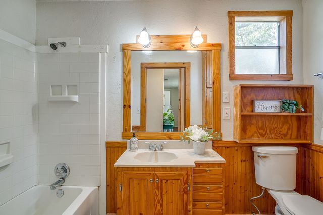 515 W Bridge Street, Weatherford, TX 76086