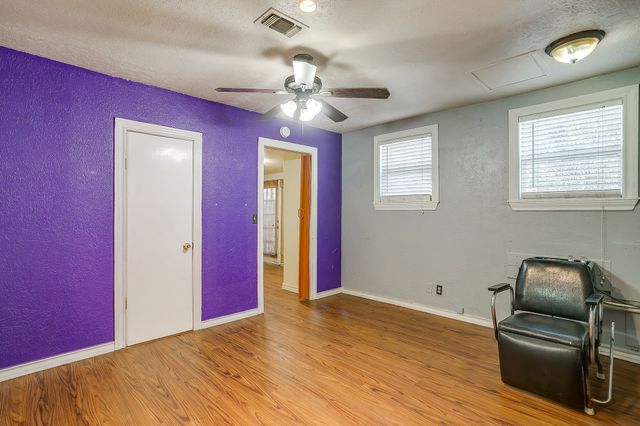 515 W Bridge Street, Weatherford, TX 76086