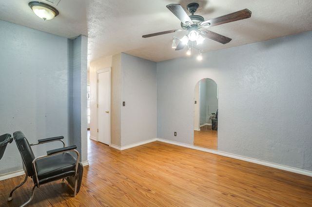 515 W Bridge Street, Weatherford, TX 76086