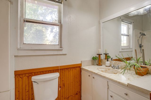 515 W Bridge Street, Weatherford, TX 76086