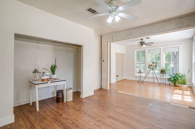 515 W Bridge Street, Weatherford, TX 76086