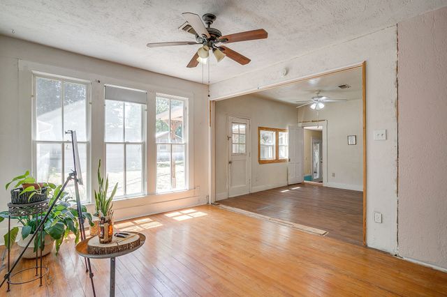 515 W Bridge Street, Weatherford, TX 76086