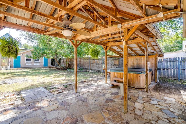 515 W Bridge Street, Weatherford, TX 76086