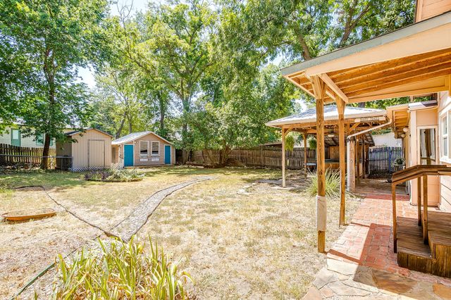 515 W Bridge Street, Weatherford, TX 76086