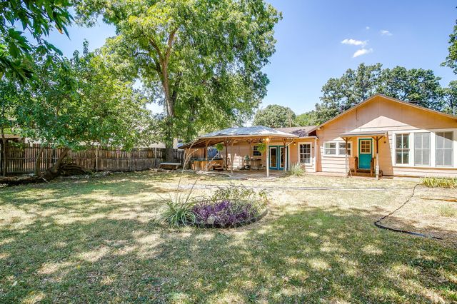515 W Bridge Street, Weatherford, TX 76086