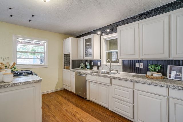 515 W Bridge Street, Weatherford, TX 76086