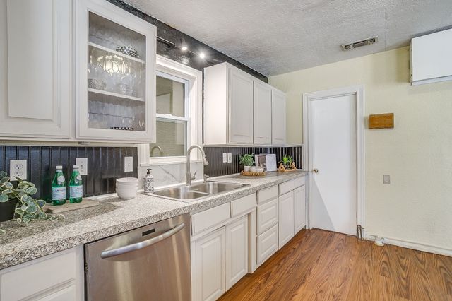 515 W Bridge Street, Weatherford, TX 76086