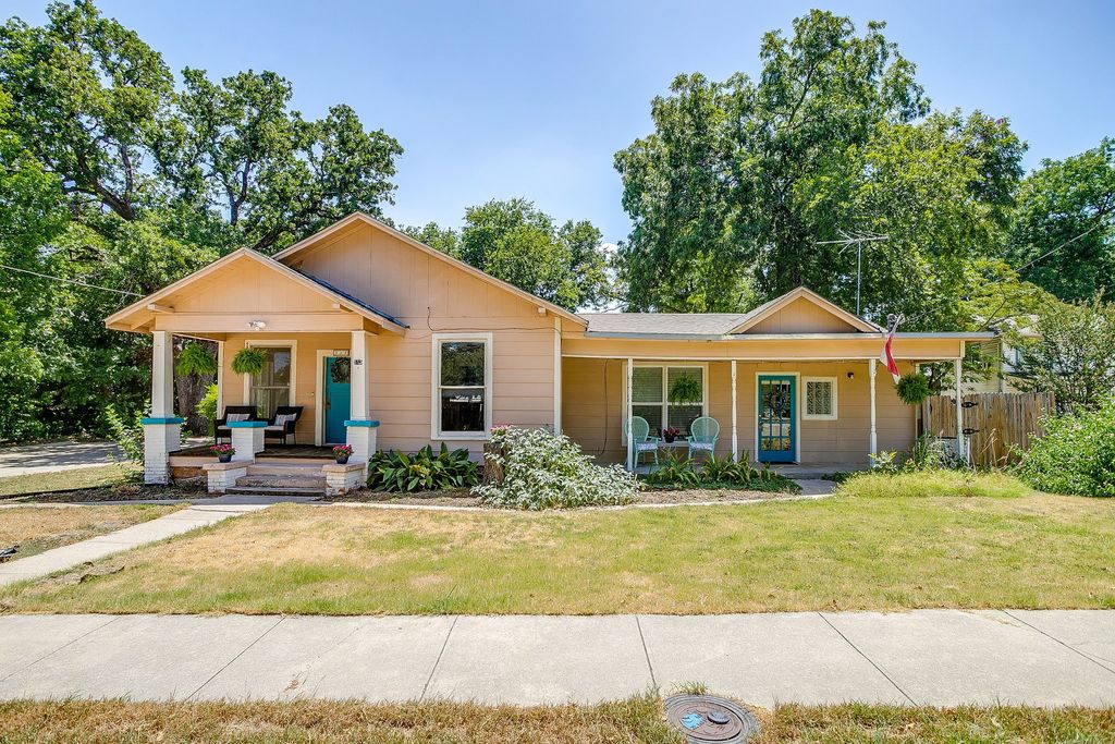 515 W Bridge Street, Weatherford, TX 76086