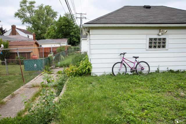 735 Detroit Avenue, Lincoln Park, MI 48146
