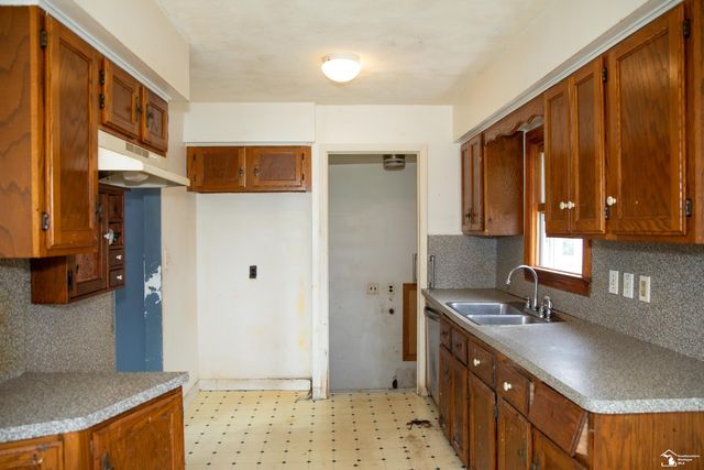 735 Detroit Avenue, Lincoln Park, MI 48146