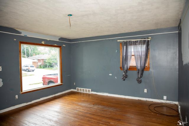 735 Detroit Avenue, Lincoln Park, MI 48146