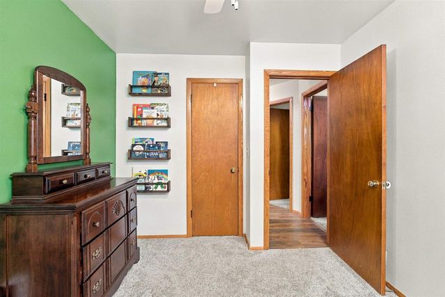 1011 S BLUEMOUND DRIVE, Appleton, WI 54914