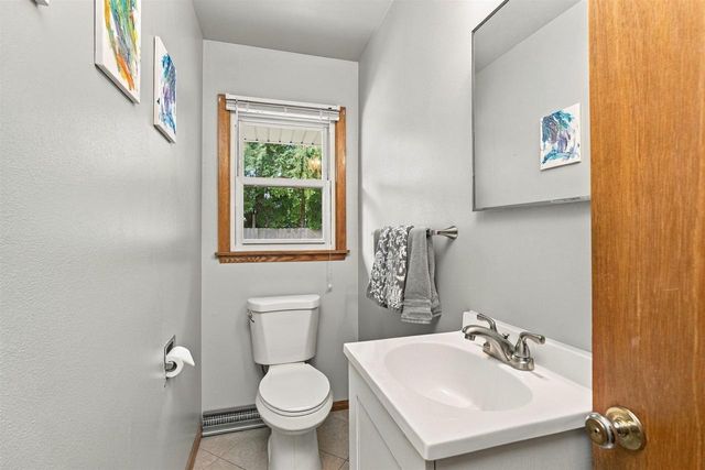 1011 S BLUEMOUND DRIVE, Appleton, WI 54914