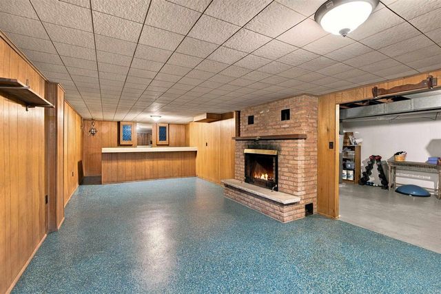 1011 S BLUEMOUND DRIVE, Appleton, WI 54914