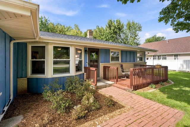 1011 S BLUEMOUND DRIVE, Appleton, WI 54914