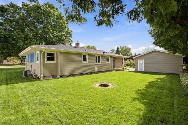 1011 S BLUEMOUND DRIVE, Appleton, WI 54914