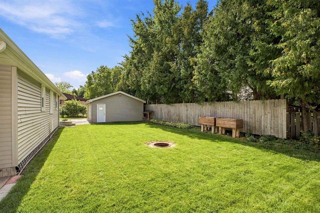 1011 S BLUEMOUND DRIVE, Appleton, WI 54914