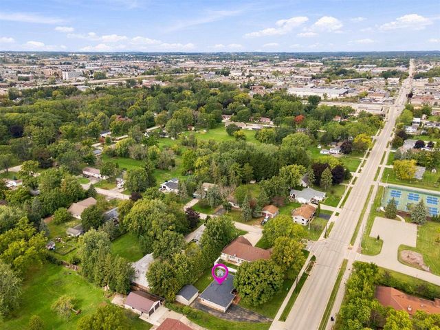 1011 S BLUEMOUND DRIVE, Appleton, WI 54914