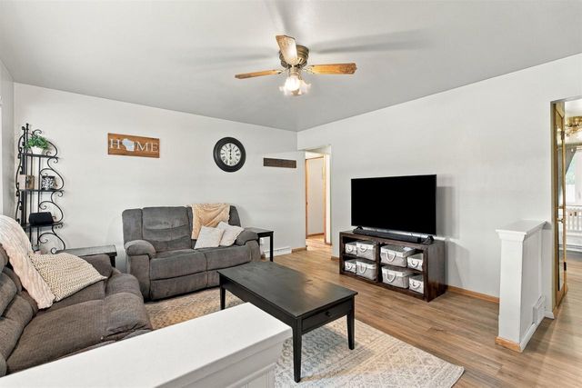 1011 S BLUEMOUND DRIVE, Appleton, WI 54914