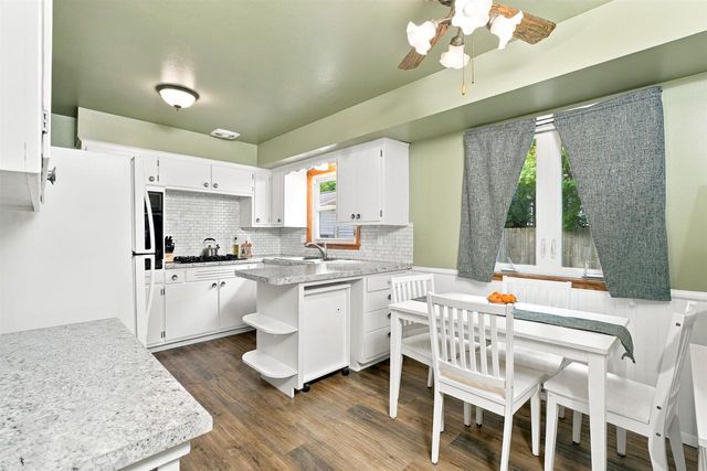 1011 S BLUEMOUND DRIVE, Appleton, WI 54914