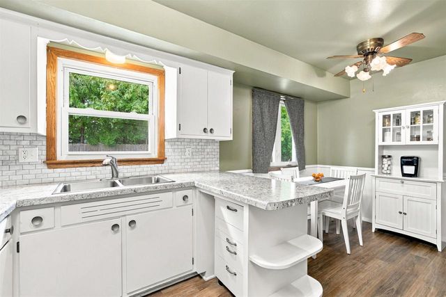 1011 S BLUEMOUND DRIVE, Appleton, WI 54914