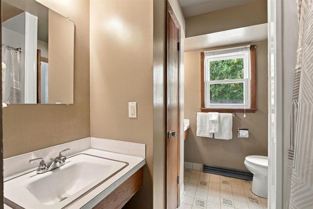 1011 S BLUEMOUND DRIVE, Appleton, WI 54914