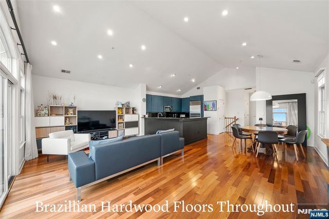 11 Lydia, West New York, NJ 07093