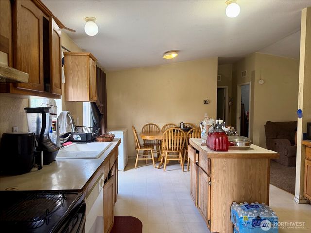6823 201st Avenue SW, Centralia, WA 98579