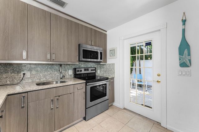 334 NE 7th Avenue, Delray Beach, FL 33483
