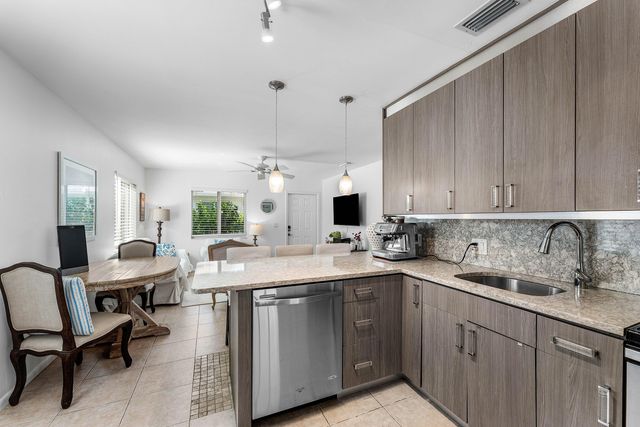 334 NE 7th Avenue, Delray Beach, FL 33483