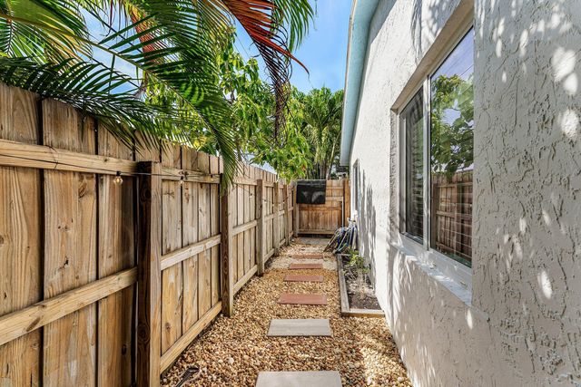 334 NE 7th Avenue, Delray Beach, FL 33483