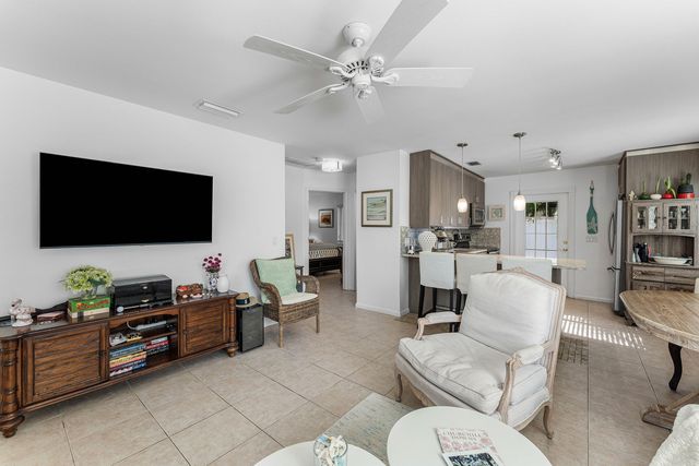 334 NE 7th Avenue, Delray Beach, FL 33483