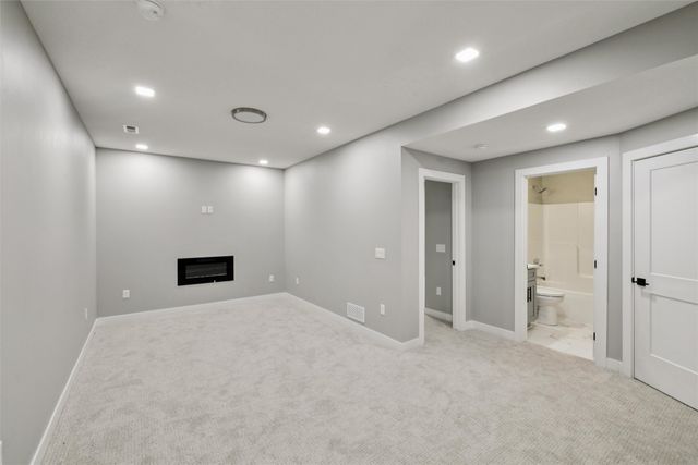 15575 Rocklyn Place, Clive, IA 50325