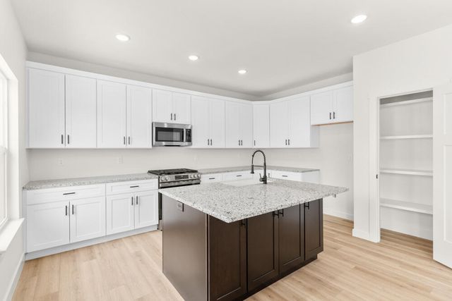1448 N Carter Way, Republic, MO 65738