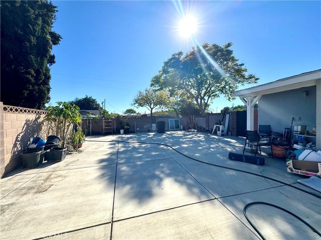 1101 N Gates, Santa Ana, CA 92703