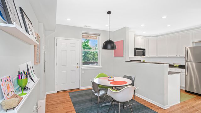 7315 N Honore Street 3, Chicago, IL 60626