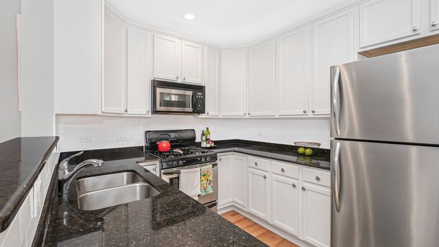7315 N Honore Street 3, Chicago, IL 60626