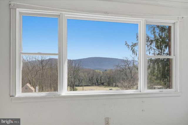 42 DOGWOOD LN, Bentonville, VA 22610