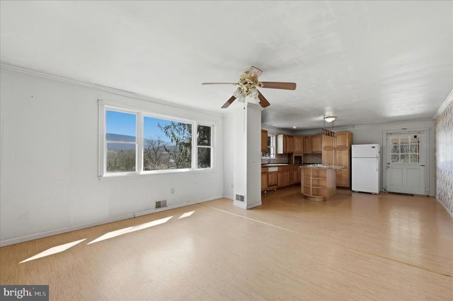 42 DOGWOOD LN, Bentonville, VA 22610