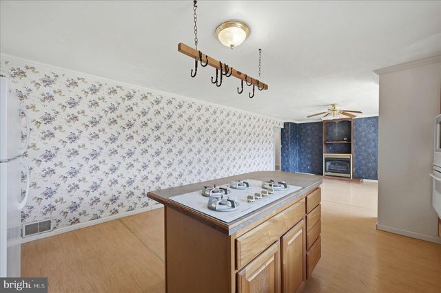 42 DOGWOOD LN, Bentonville, VA 22610