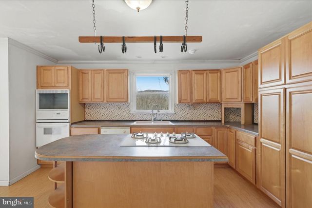 42 DOGWOOD LN, Bentonville, VA 22610