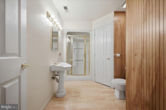 42 DOGWOOD LN, Bentonville, VA 22610