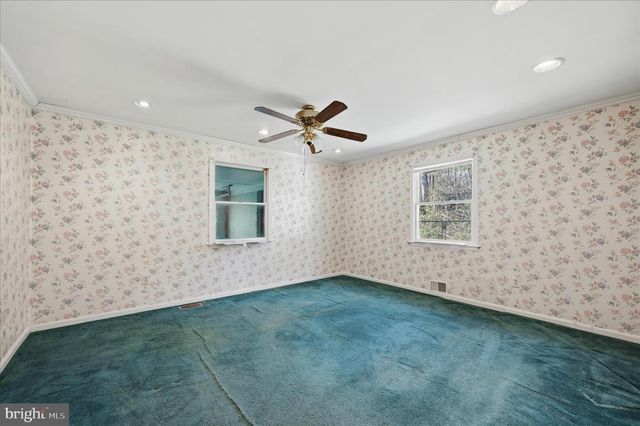 42 DOGWOOD LN, Bentonville, VA 22610