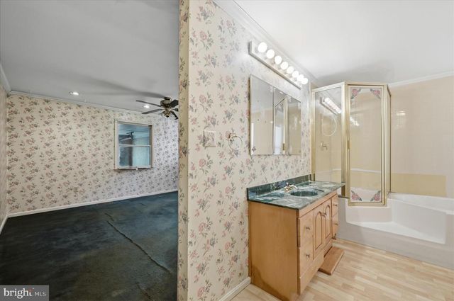 42 DOGWOOD LN, Bentonville, VA 22610