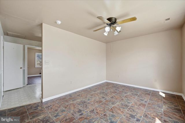 42 DOGWOOD LN, Bentonville, VA 22610