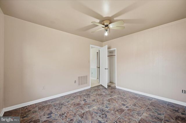 42 DOGWOOD LN, Bentonville, VA 22610