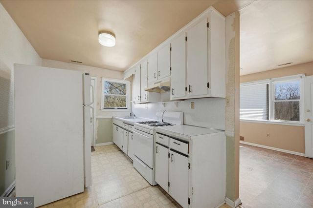 42 DOGWOOD LN, Bentonville, VA 22610