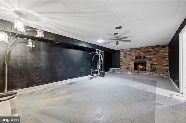 42 DOGWOOD LN, Bentonville, VA 22610