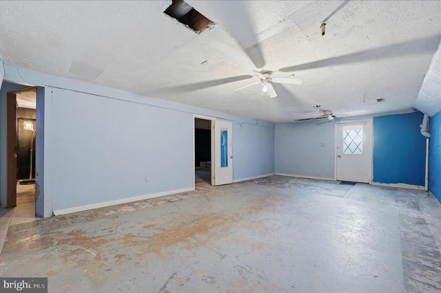 42 DOGWOOD LN, Bentonville, VA 22610